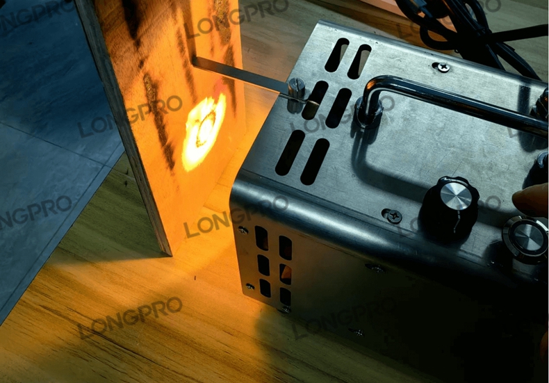 紅外點(diǎn)狀聚焦加熱器.jpg 紅外點(diǎn)狀聚焦加熱器.jpg